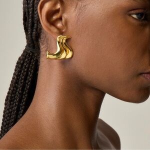 NWOT J Crew Elegant Gold Wave Earrings